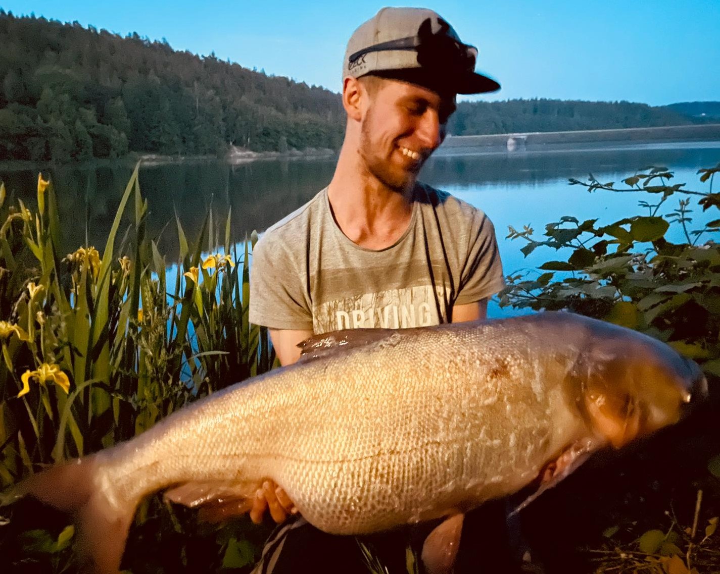 Monster Silberkarpfen aus der Talsperre Zeulenroda. Petri Heil.